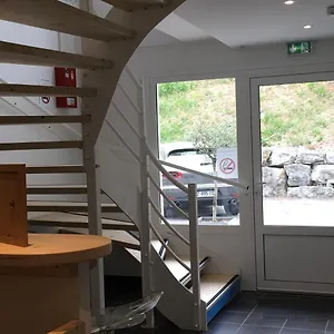 studio-sur-le-port.hotels-rhonealpes.com/